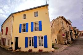 Spacious Fully Renovated Character House With 160 M2 Of Living Space, 5 Bedrooms And A Charming Private Courtyard In A Pleasant Village.