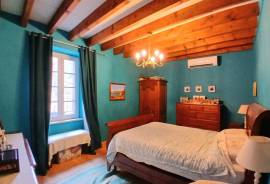 Spacious Fully Renovated Character House With 160 M2 Of Living Space, 5 Bedrooms And A Charming Private Courtyard In A Pleasant Village.