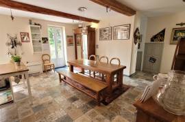 A Fully Renovated Former Winegrower's House With 158 M2 Of Living Space, A Lovely Terrace And Courtyard, Plus A Garage.