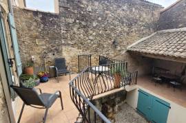 A Fully Renovated Former Winegrower's House With 158 M2 Of Living Space, A Lovely Terrace And Courtyard, Plus A Garage.