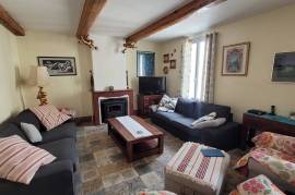 A Fully Renovated Former Winegrower's House With 158 M2 Of Living Space, A Lovely Terrace And Courtyard, Plus A Garage.