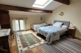 A Fully Renovated Former Winegrower's House With 158 M2 Of Living Space, A Lovely Terrace And Courtyard, Plus A Garage.