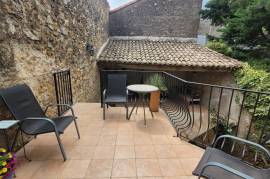 A Fully Renovated Former Winegrower's House With 158 M2 Of Living Space, A Lovely Terrace And Courtyard, Plus A Garage.