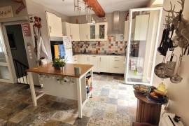 A Fully Renovated Former Winegrower's House With 158 M2 Of Living Space, A Lovely Terrace And Courtyard, Plus A Garage.