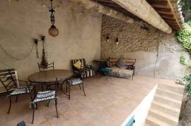 A Fully Renovated Former Winegrower's House With 158 M2 Of Living Space, A Lovely Terrace And Courtyard, Plus A Garage.