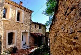 Entirely Renovated Former Stone Barn With 3 Bedrooms And Outbuildings With A Pleasant Garden, Set In An Idyllic Environment In The Heart Of The Garrigue.