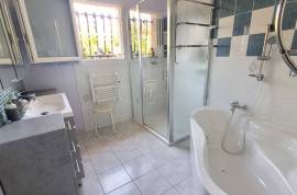 Single-Storey Villa With 125 M2 Of Living Space On 579 M2 Of Land With Swimming Pool, Near Pezenas.