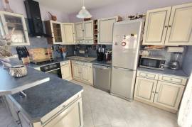Single-Storey Villa With 125 M2 Of Living Space On 579 M2 Of Land With Swimming Pool, Near Pezenas.