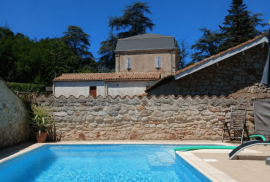 Rare Property Offering A Magnificent Manor House And A Stone Cottage On A Plot Of 793 M2 With Outbuilding And Pool. An Outstanding Opportunity
