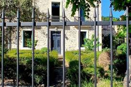 Rare Property Offering A Magnificent Manor House And A Stone Cottage On A Plot Of 793 M2 With Outbuilding And Pool. An Outstanding Opportunity
