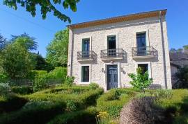 Rare Property Offering A Magnificent Manor House And A Stone Cottage On A Plot Of 793 M2 With Outbuilding And Pool. An Outstanding Opportunity