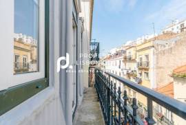 Lisbon Building, Breathtaking Views Of Sao Jorge Castle