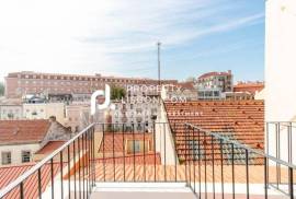 Lisbon Building, Breathtaking Views Of Sao Jorge Castle