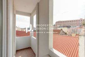 Lisbon Building, Breathtaking Views Of Sao Jorge Castle