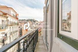 Lisbon Building, Breathtaking Views Of Sao Jorge Castle