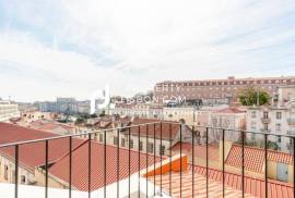 Lisbon Building, Breathtaking Views Of Sao Jorge Castle