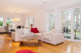 Detached house for rent in Riga district, 330.00m2