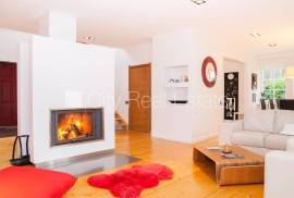 Detached house for rent in Riga district, 330.00m2