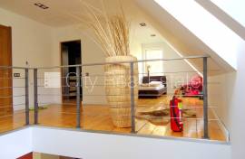 Detached house for rent in Riga district, 330.00m2