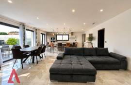 5 room, 120m2 Villa for sale in Caux - 499 000 € *