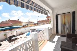 SPACIOUS VILLA NEAR THE CENTRE OF CIUDAD QUESADA