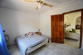 SPACIOUS VILLA NEAR THE CENTRE OF CIUDAD QUESADA