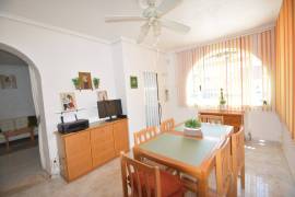 SPACIOUS VILLA NEAR THE CENTRE OF CIUDAD QUESADA