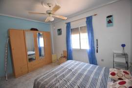SPACIOUS VILLA NEAR THE CENTRE OF CIUDAD QUESADA