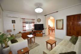 SPACIOUS VILLA NEAR THE CENTRE OF CIUDAD QUESADA