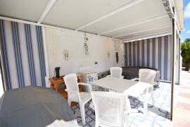 SPACIOUS VILLA NEAR THE CENTRE OF CIUDAD QUESADA