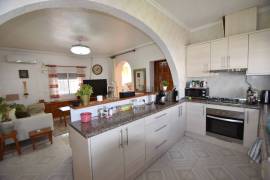 SPACIOUS VILLA NEAR THE CENTRE OF CIUDAD QUESADA