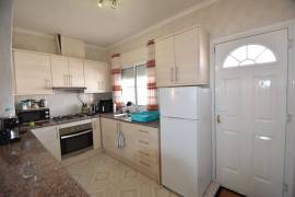 SPACIOUS VILLA NEAR THE CENTRE OF CIUDAD QUESADA