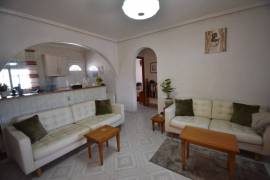 SPACIOUS VILLA NEAR THE CENTRE OF CIUDAD QUESADA