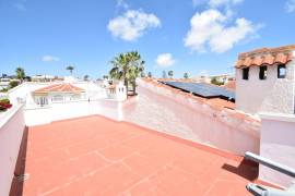 SPACIOUS VILLA NEAR THE CENTRE OF CIUDAD QUESADA