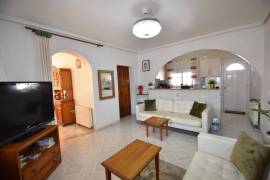 SPACIOUS VILLA NEAR THE CENTRE OF CIUDAD QUESADA