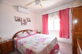 SPACIOUS VILLA NEAR THE CENTRE OF CIUDAD QUESADA