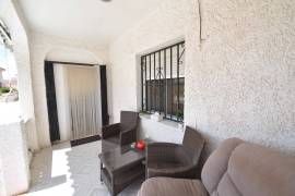 SPACIOUS VILLA NEAR THE CENTRE OF CIUDAD QUESADA