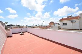 SPACIOUS VILLA NEAR THE CENTRE OF CIUDAD QUESADA