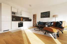 908 | Bright and Charming Apartment with Green View in Friedrichshain Featured
