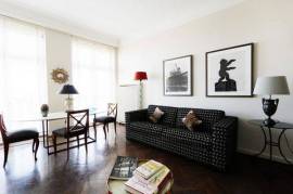 921 | New with a view – Chic boutique apartment in landmark tower Featured