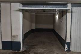 Spacieuse place de garage fermée de 18 m² à quelques pas de la plage de La Fossa