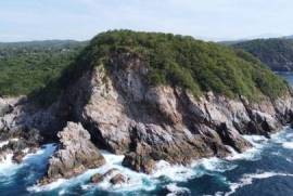 Cliffside Cape with 280° Panoramic Ocean Views