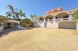 Casa Montani, East Cape,