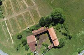 Spacious Farmhouse with 1.9 Hectares of Land Ideal for Horses - €186,000 Spacious Farmhouse with 1.9 Hectares of Land Ideal for Horses - €186,000