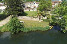 Small Town House With Garden And River Frontage - €129,000
