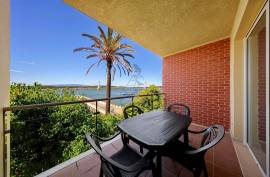 Modern 1 bedroom apartment with river view in Lagoa Modern 1 bedroom apartment with river view in Lagoa