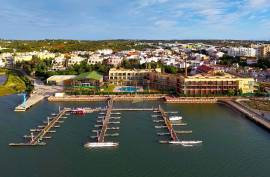 Modern 1 bedroom apartment with river view in Lagoa Modern 1 bedroom apartment with river view in Lagoa