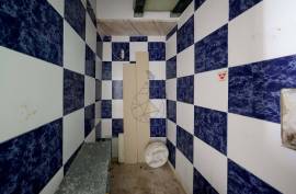 Mixed-use building with high investment potential in the center of Olhão