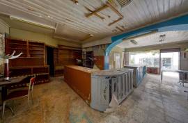 Mixed-use building with high investment potential in the center of Olhão
