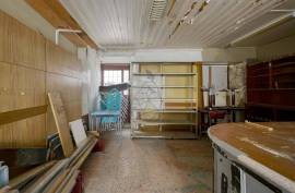 Mixed-use building with high investment potential in the center of Olhão